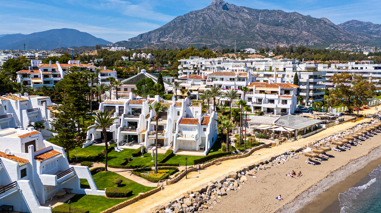 Casa Oceana - Beachfront on The Golden Mile