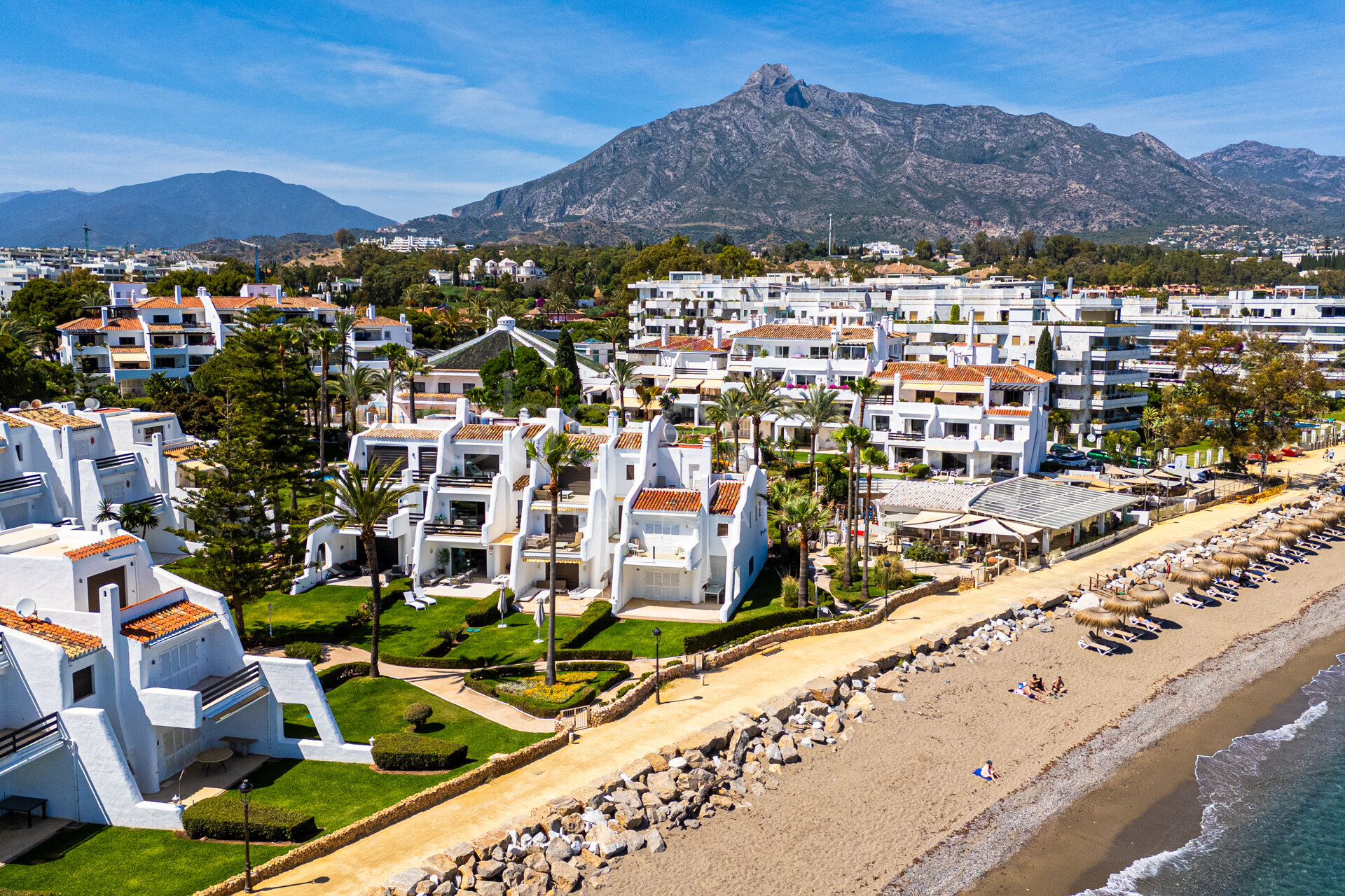 Casa Oceana - Beachfront on The Golden Mile