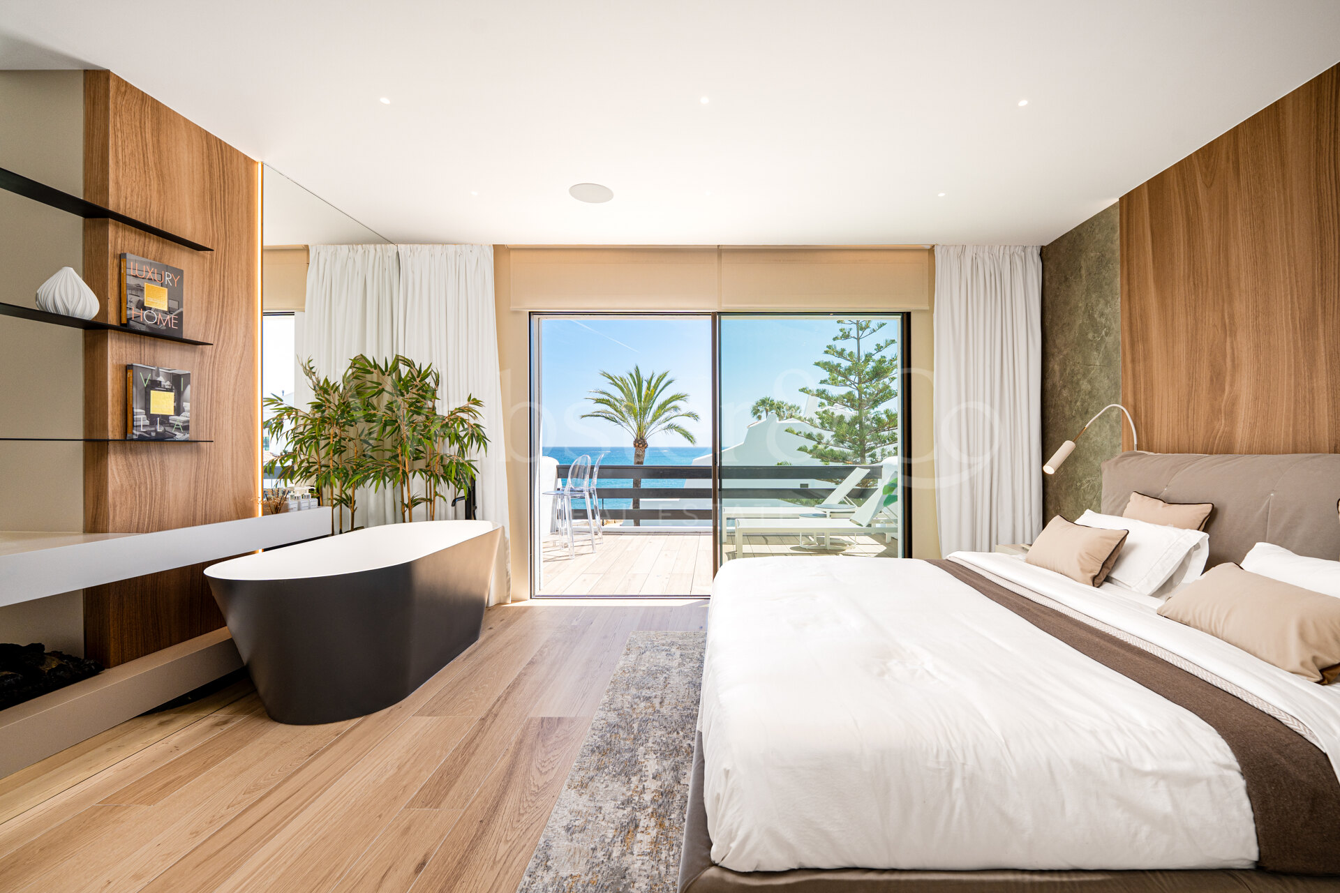 Casa Oceana - Beachfront on The Golden Mile