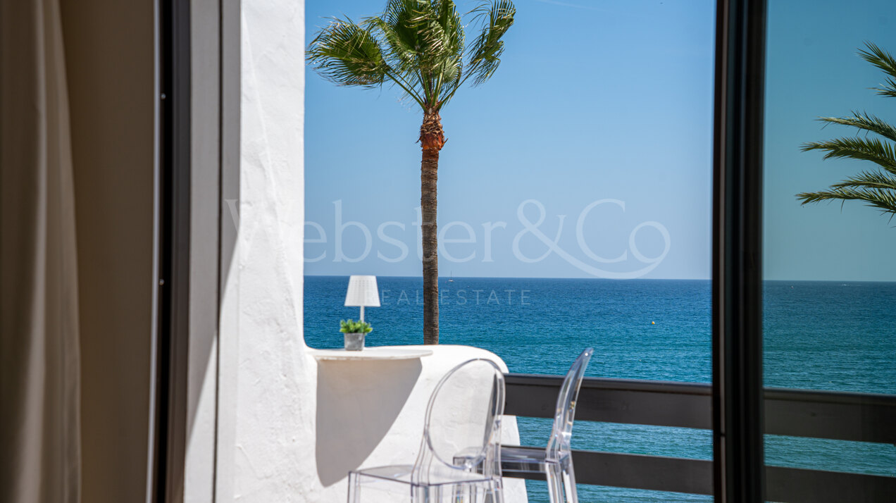 Casa Oceana - Beachfront on The Golden Mile