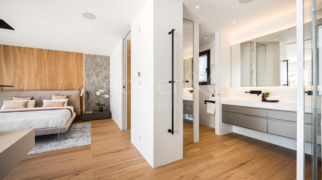 Casa Oceana - Beachfront on The Golden Mile