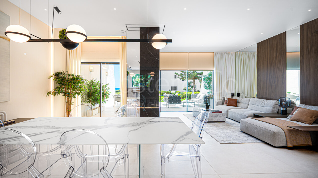 Casa Oceana - Beachfront on The Golden Mile