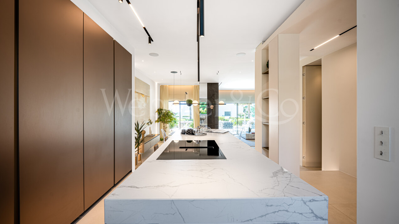 Casa Oceana - Beachfront on The Golden Mile