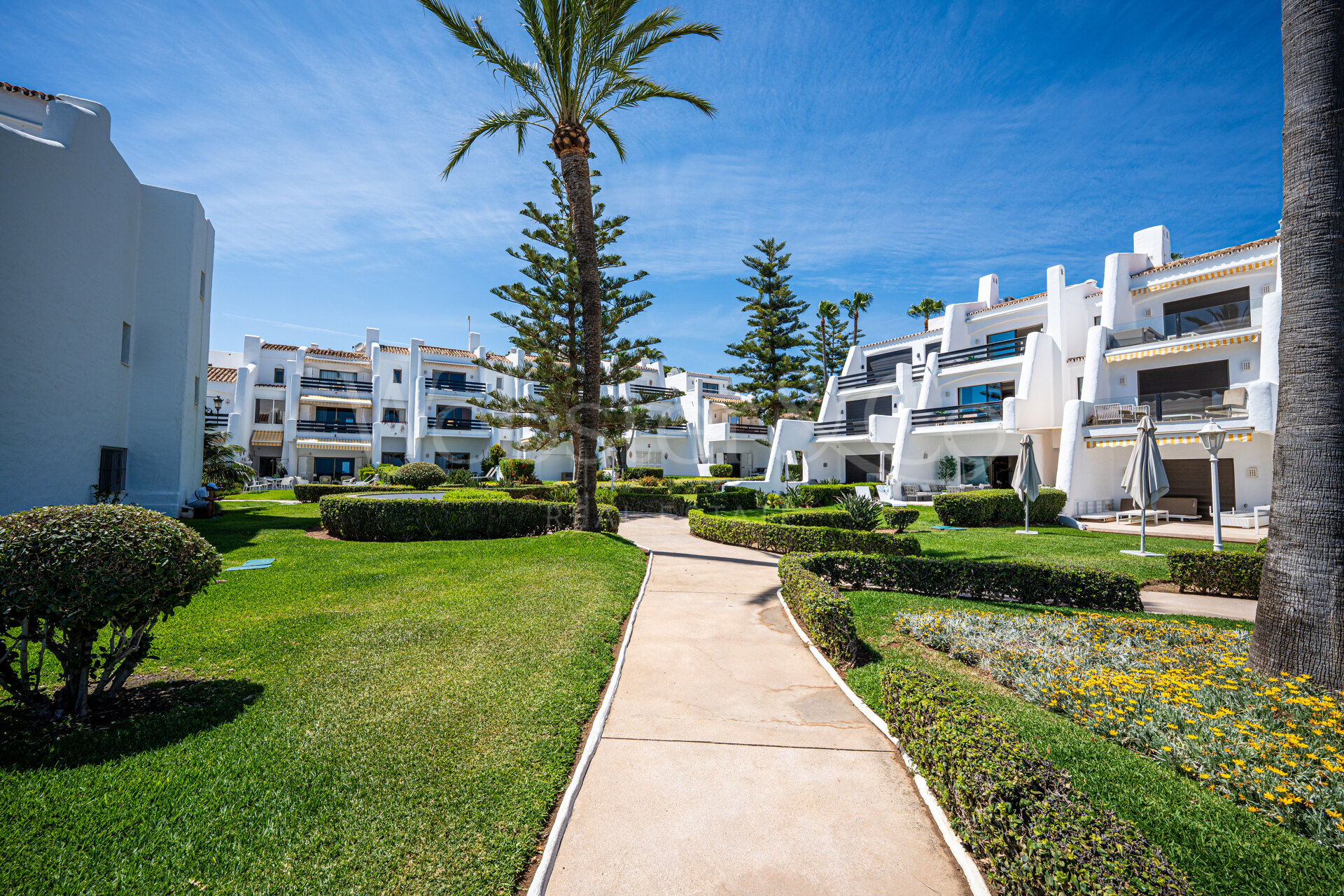 Casa Oceana - Beachfront on The Golden Mile