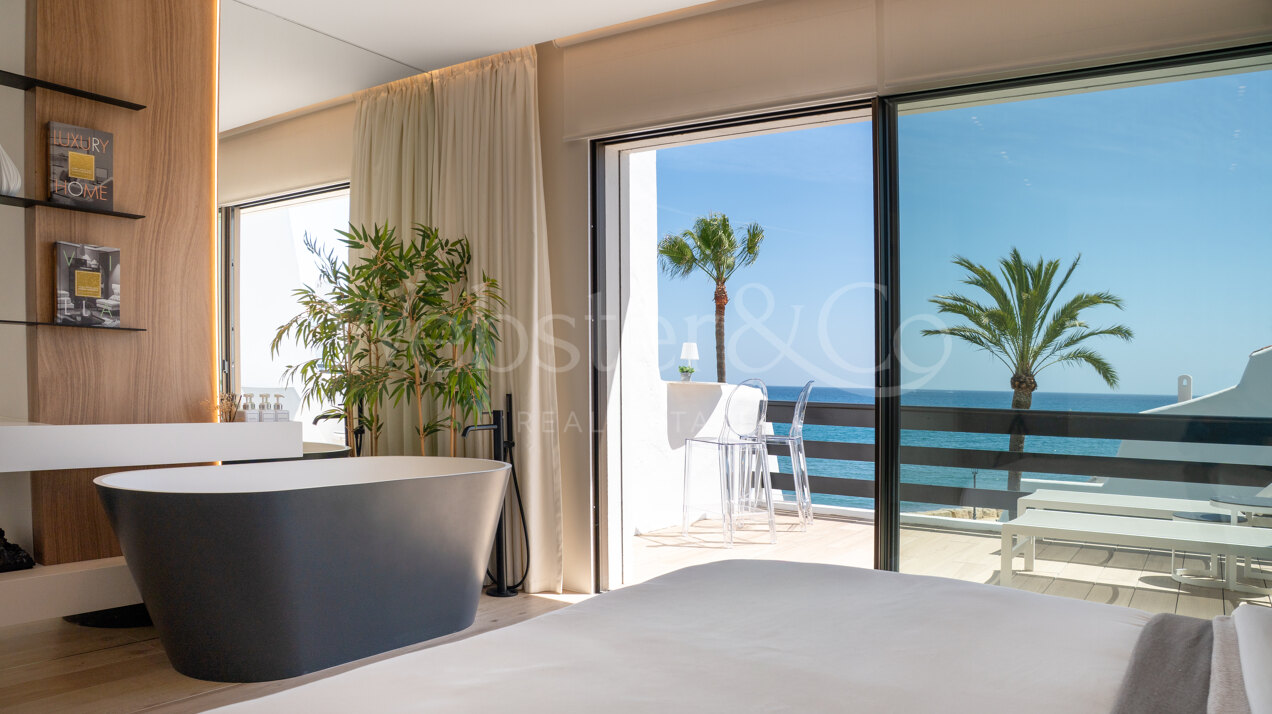 Casa Oceana - Beachfront on The Golden Mile