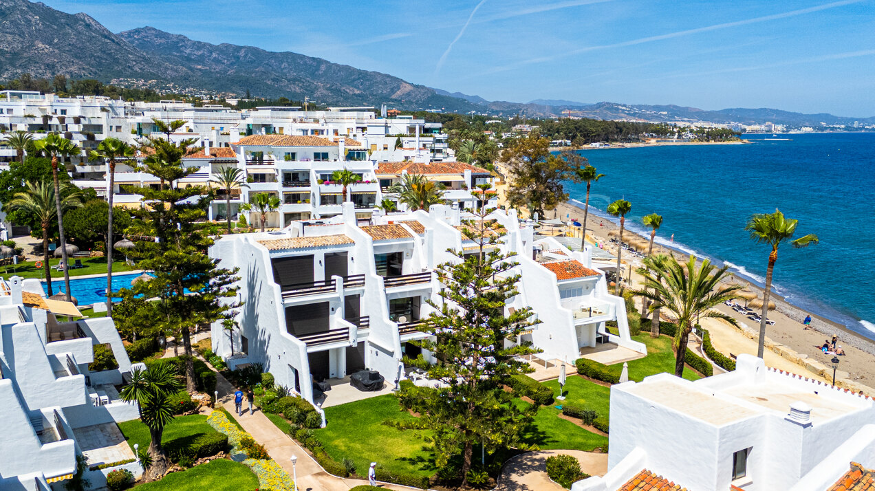 Casa Oceana - Beachfront on The Golden Mile