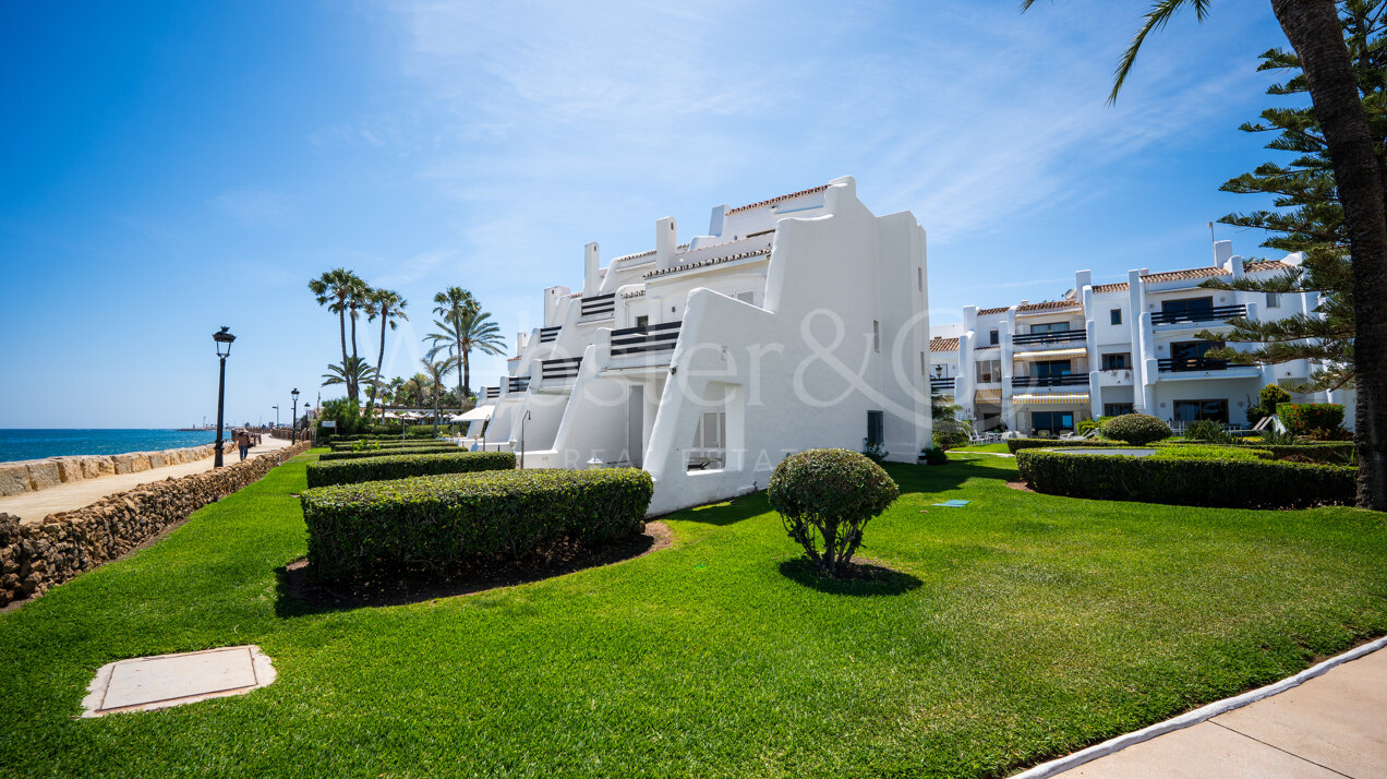 Casa Oceana - Beachfront on The Golden Mile