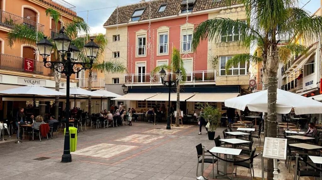 Quaint sea side apartment in the heart of Fuengirola seamlessly blends culture and comfort