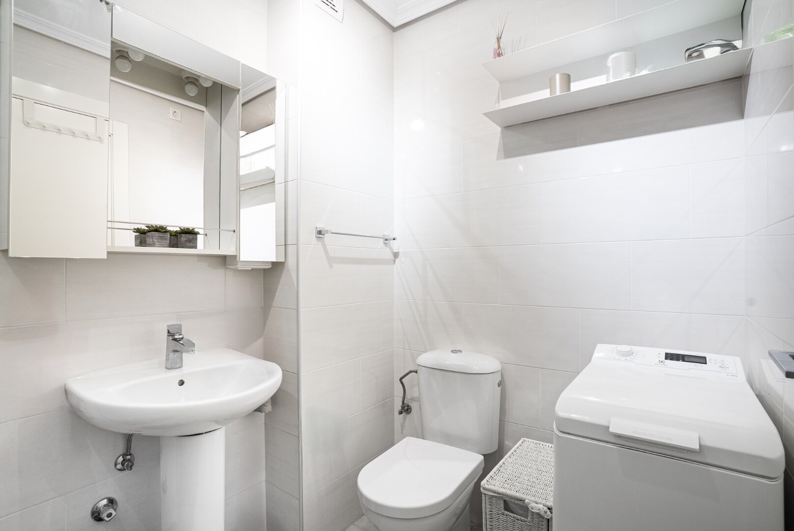 Quaint sea side apartment in the heart of Fuengirola seamlessly blends culture and comfort