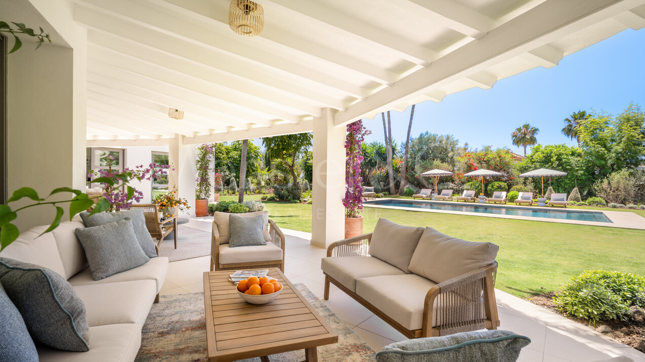 Fantastic single-level villa displays timeless charm