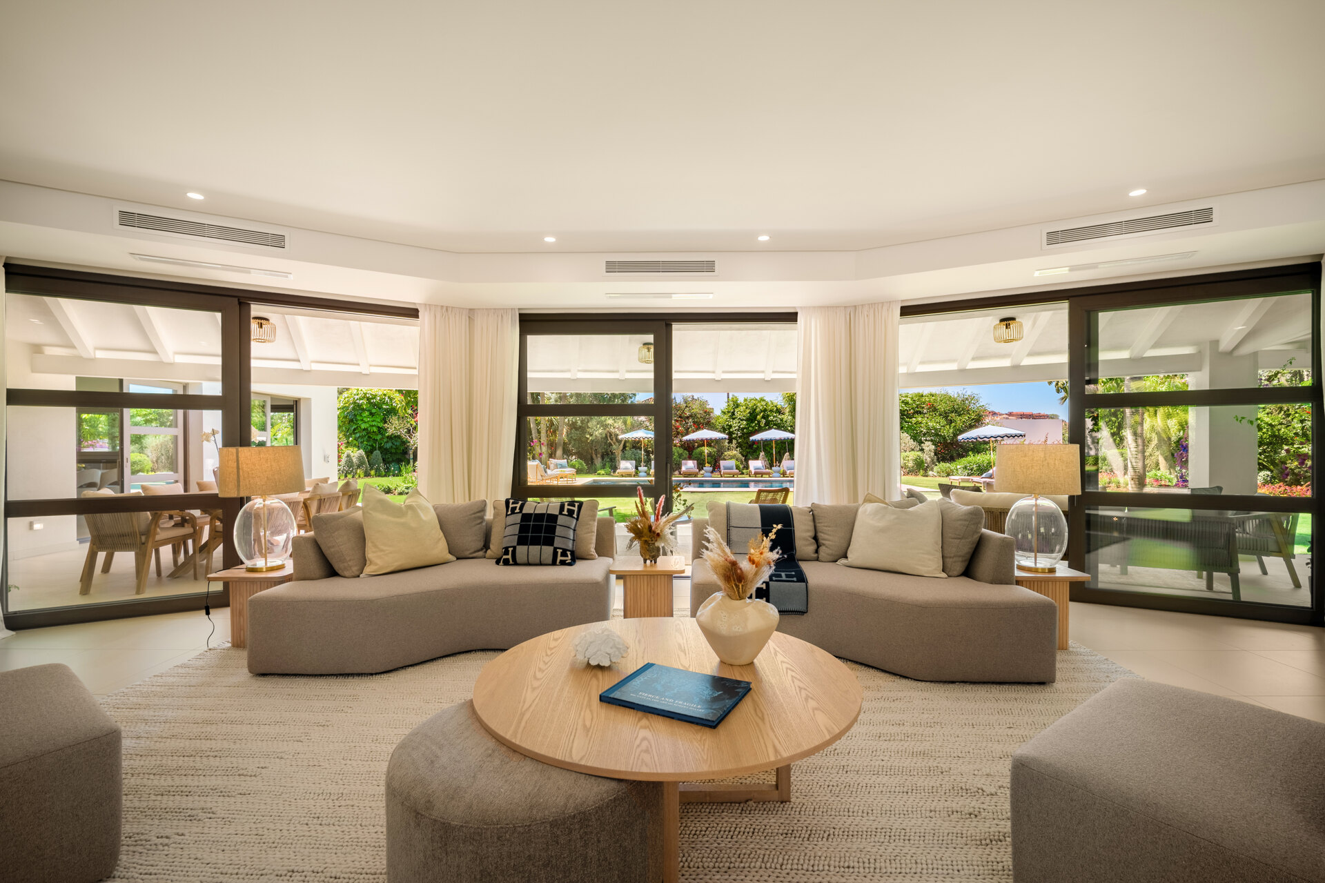 Villa de una planta que combina elegancia y encanto