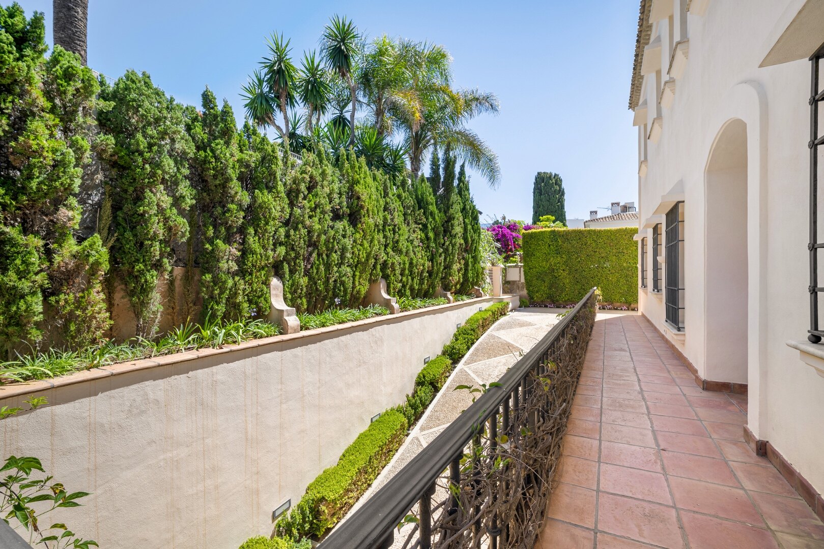 The home of your dreams in prime beachfront location