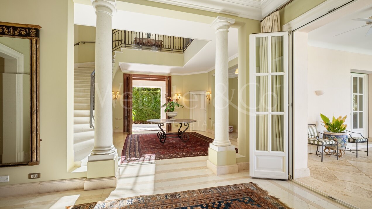 The home of your dreams in prime beachfront location