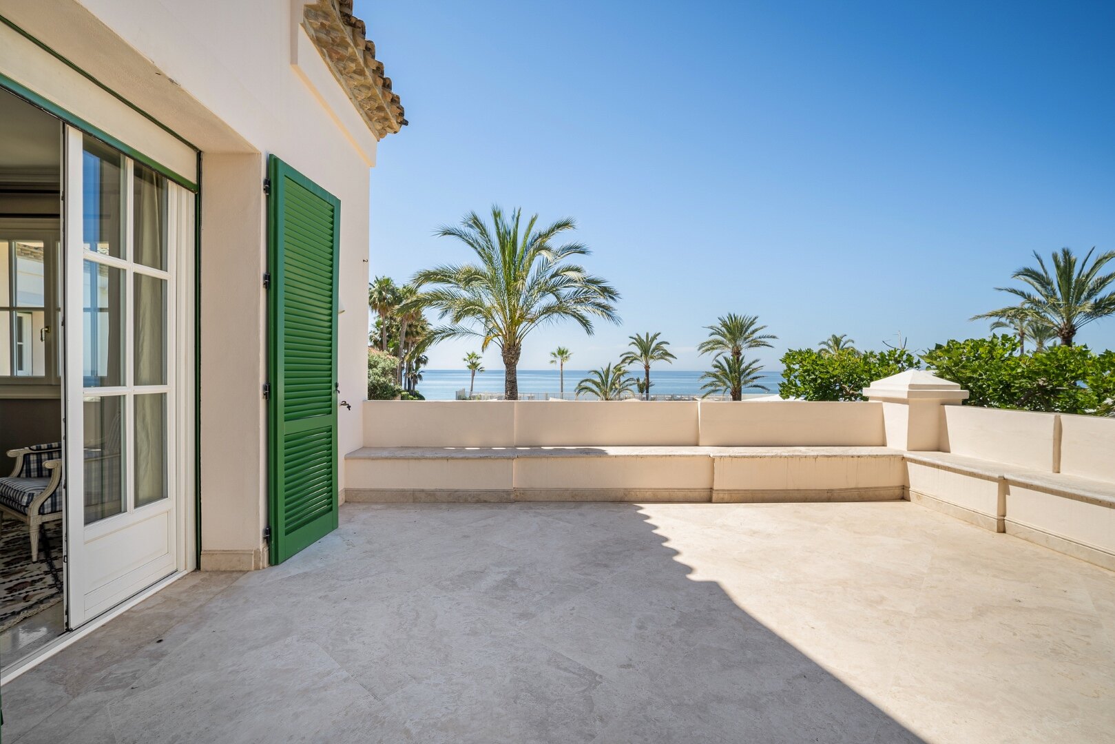 The home of your dreams in prime beachfront location