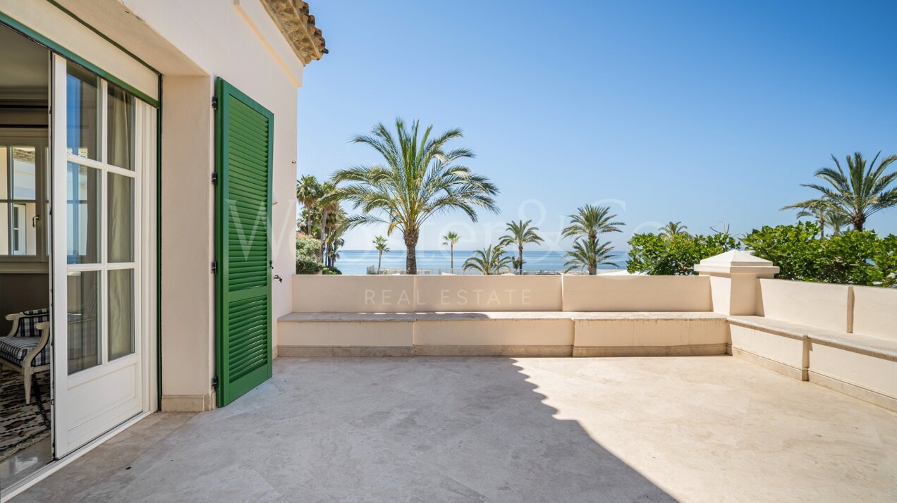 The home of your dreams in prime beachfront location