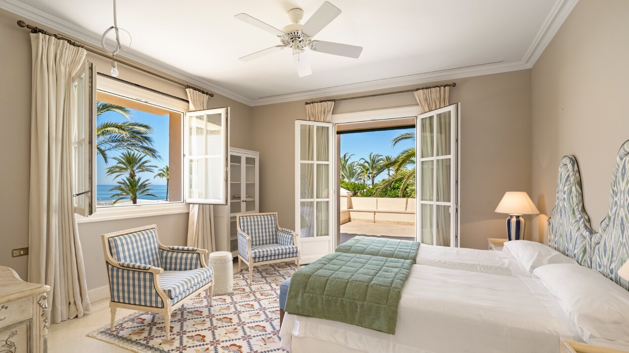 The home of your dreams in prime beachfront location