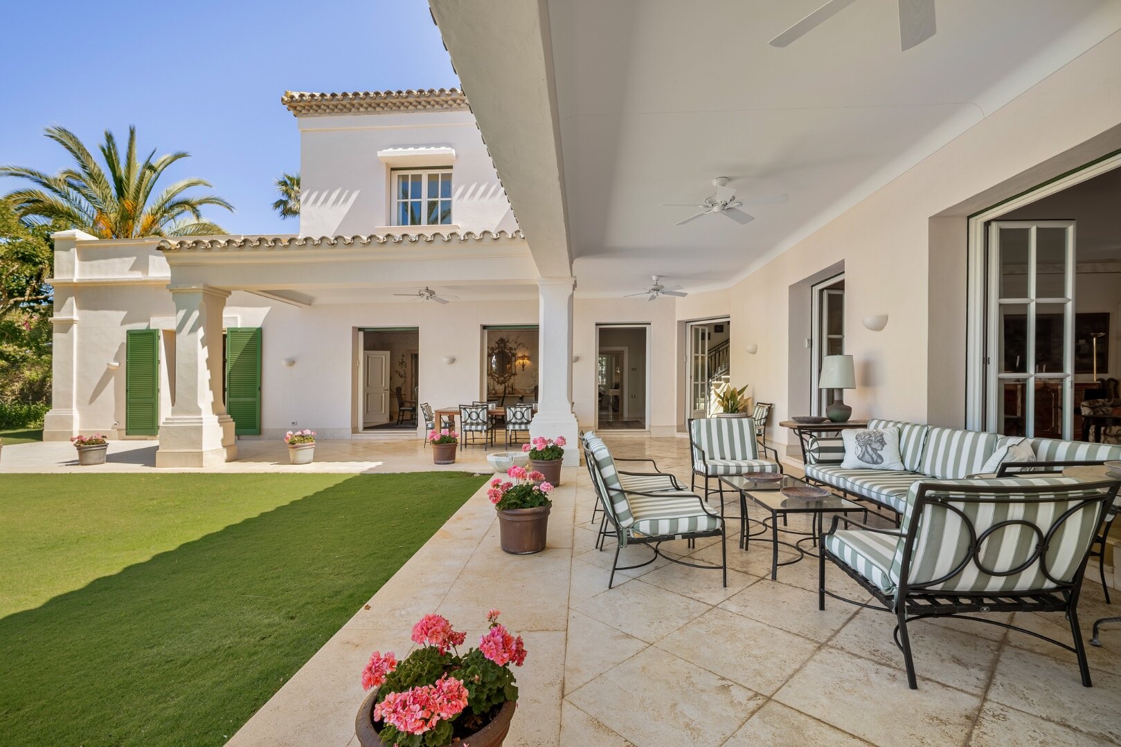 The home of your dreams in prime beachfront location