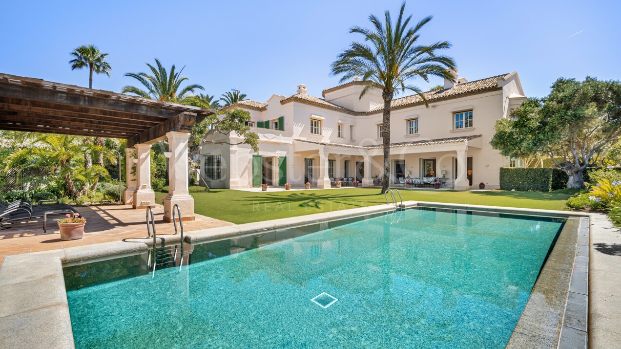 The home of your dreams in prime beachfront location