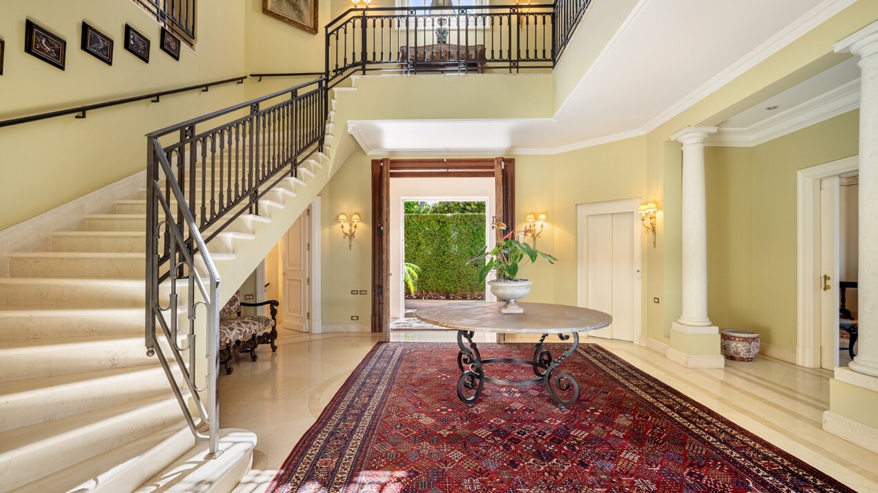 The home of your dreams in prime beachfront location