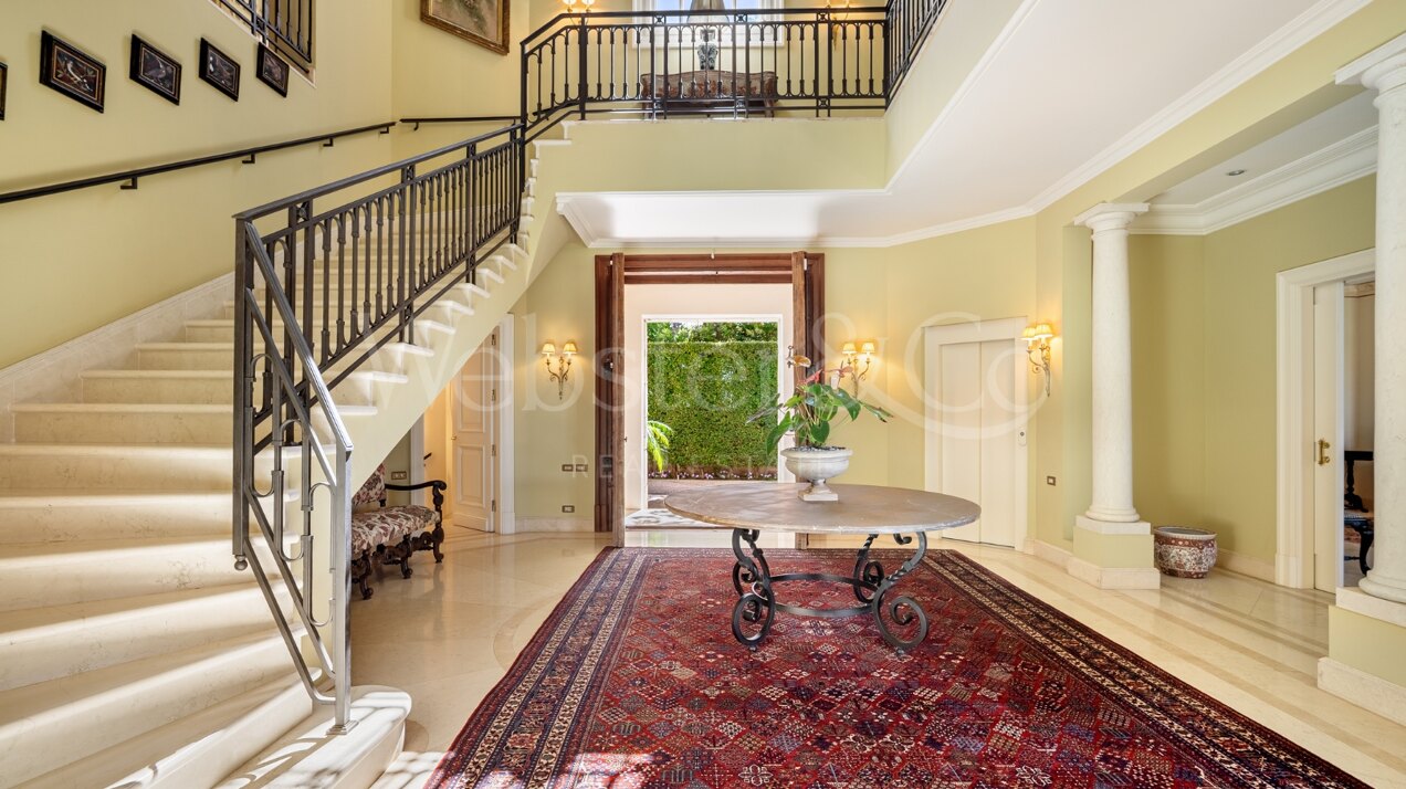 The home of your dreams in prime beachfront location