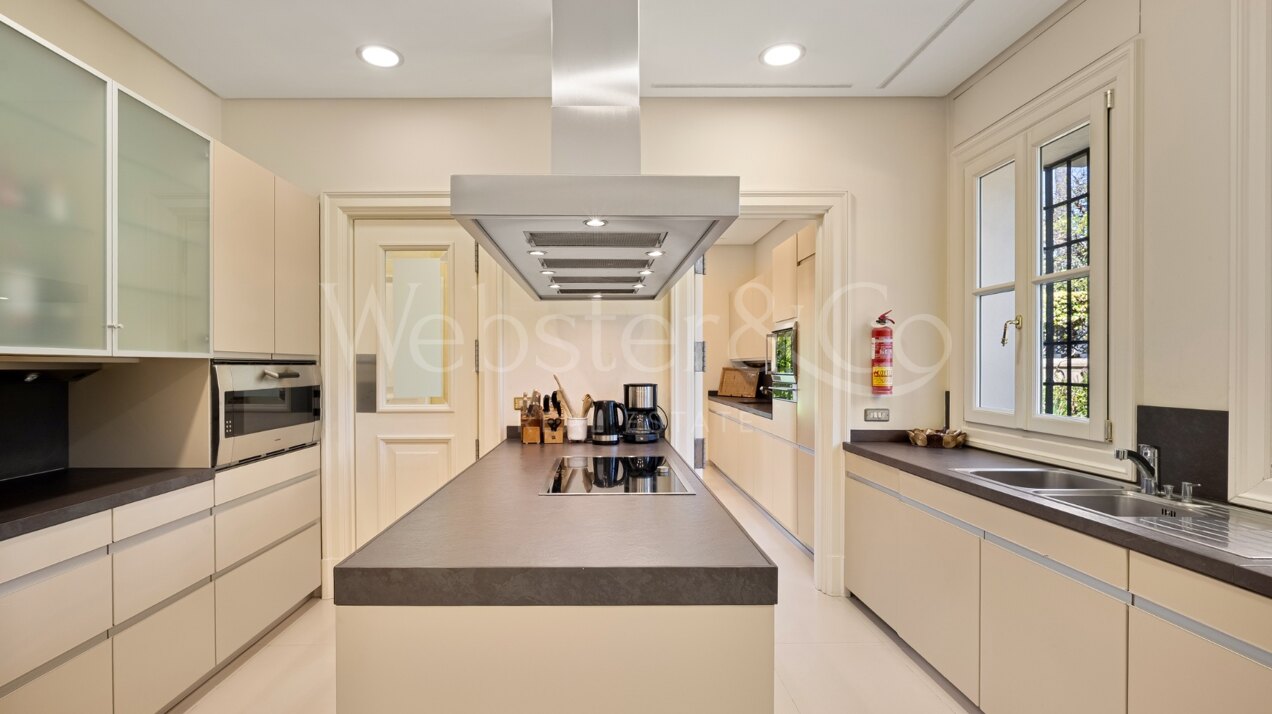 The home of your dreams in prime beachfront location