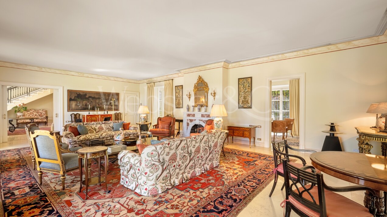 The home of your dreams in prime beachfront location