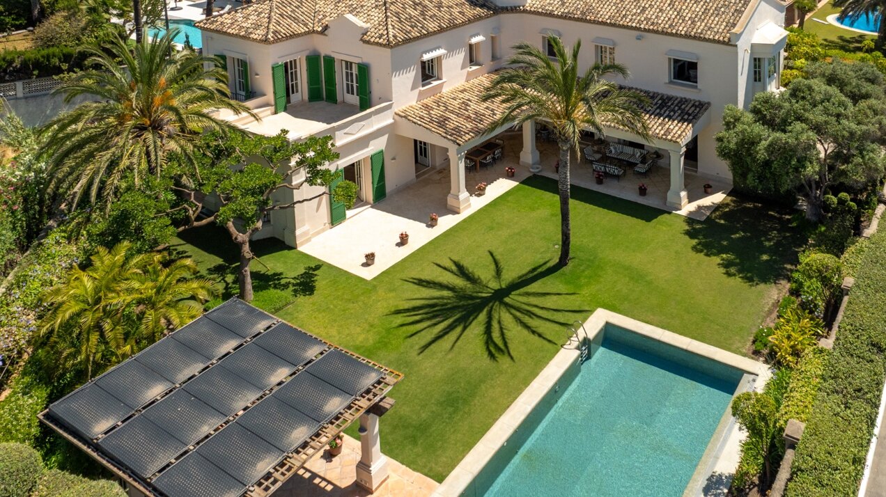 The home of your dreams in prime beachfront location