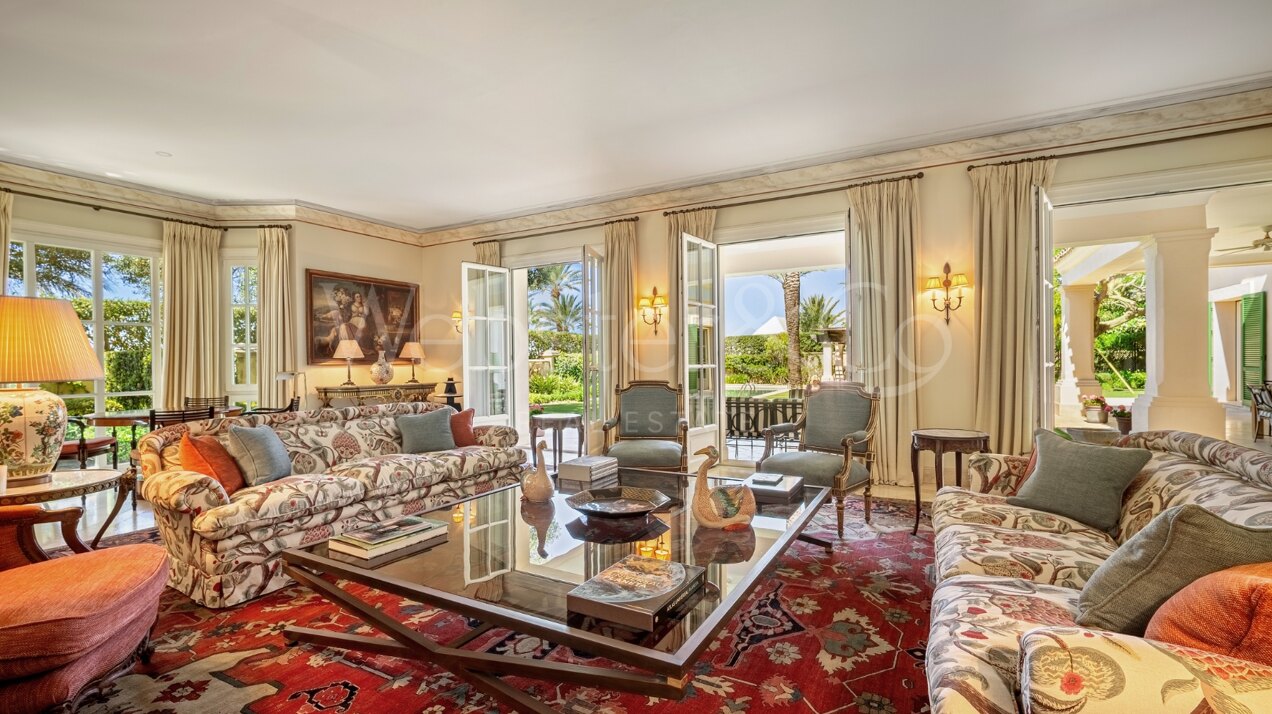 The home of your dreams in prime beachfront location