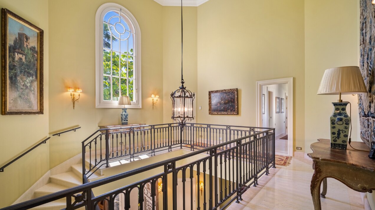 The home of your dreams in prime beachfront location