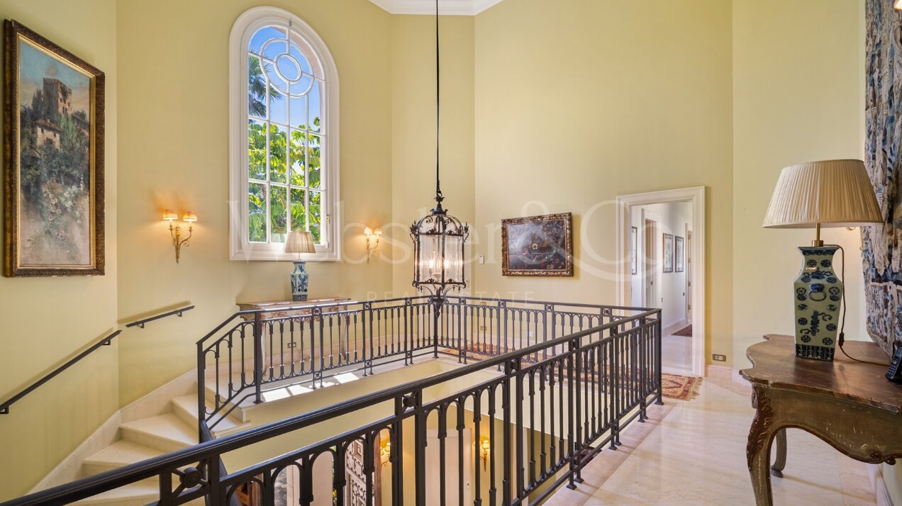 The home of your dreams in prime beachfront location