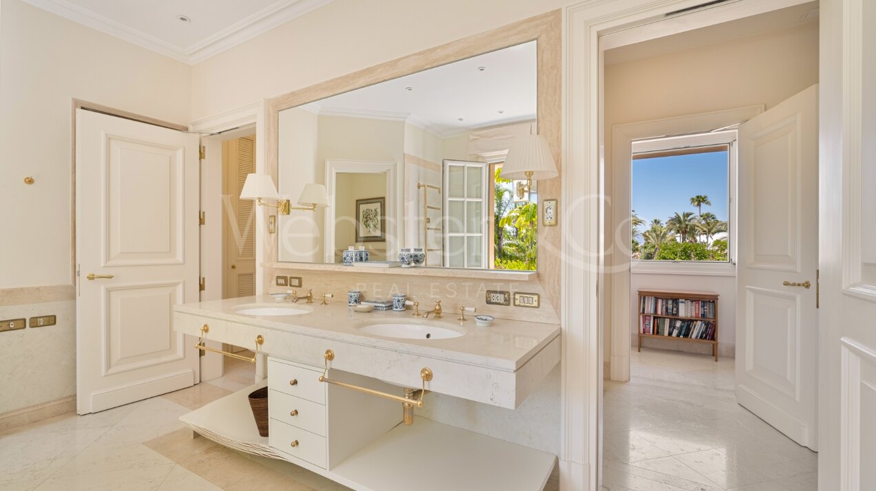 The home of your dreams in prime beachfront location