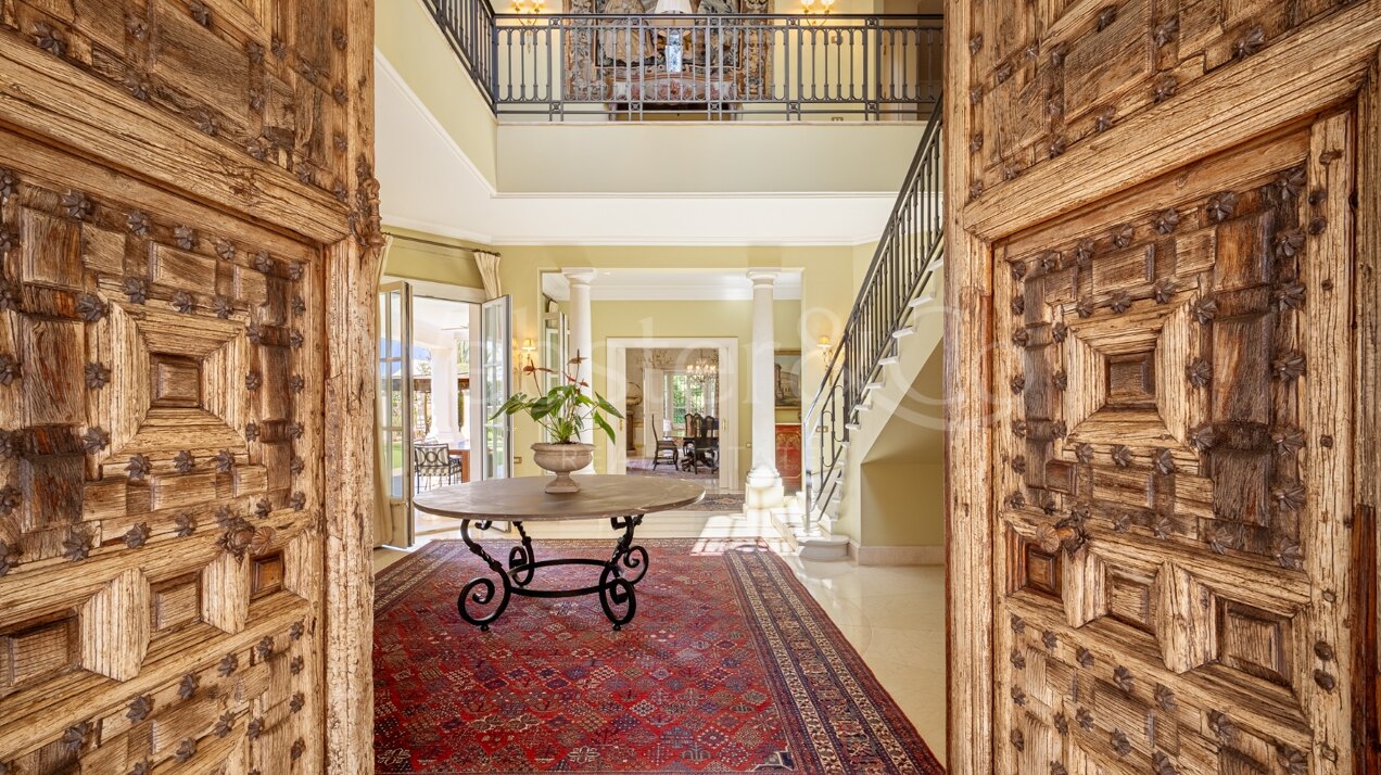 The home of your dreams in prime beachfront location