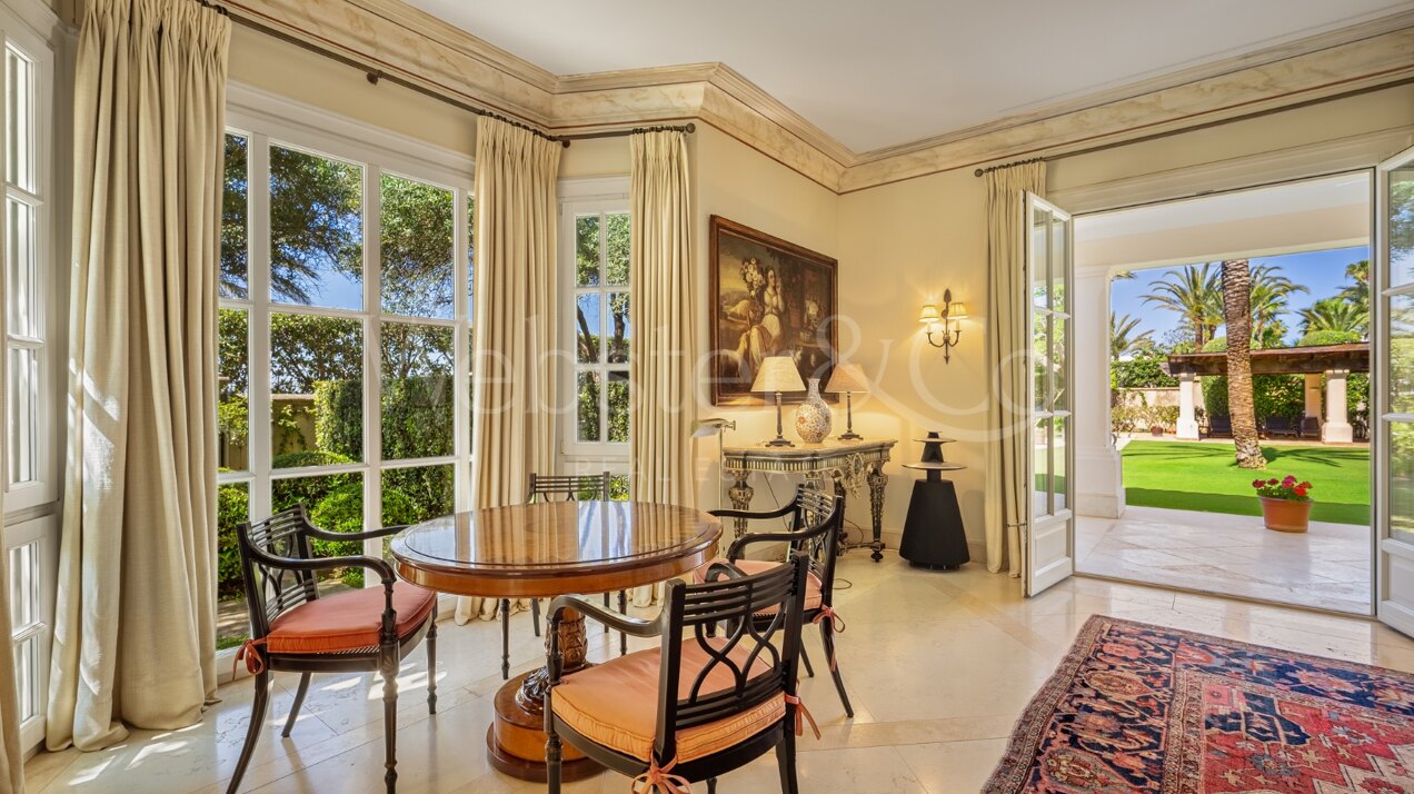 The home of your dreams in prime beachfront location