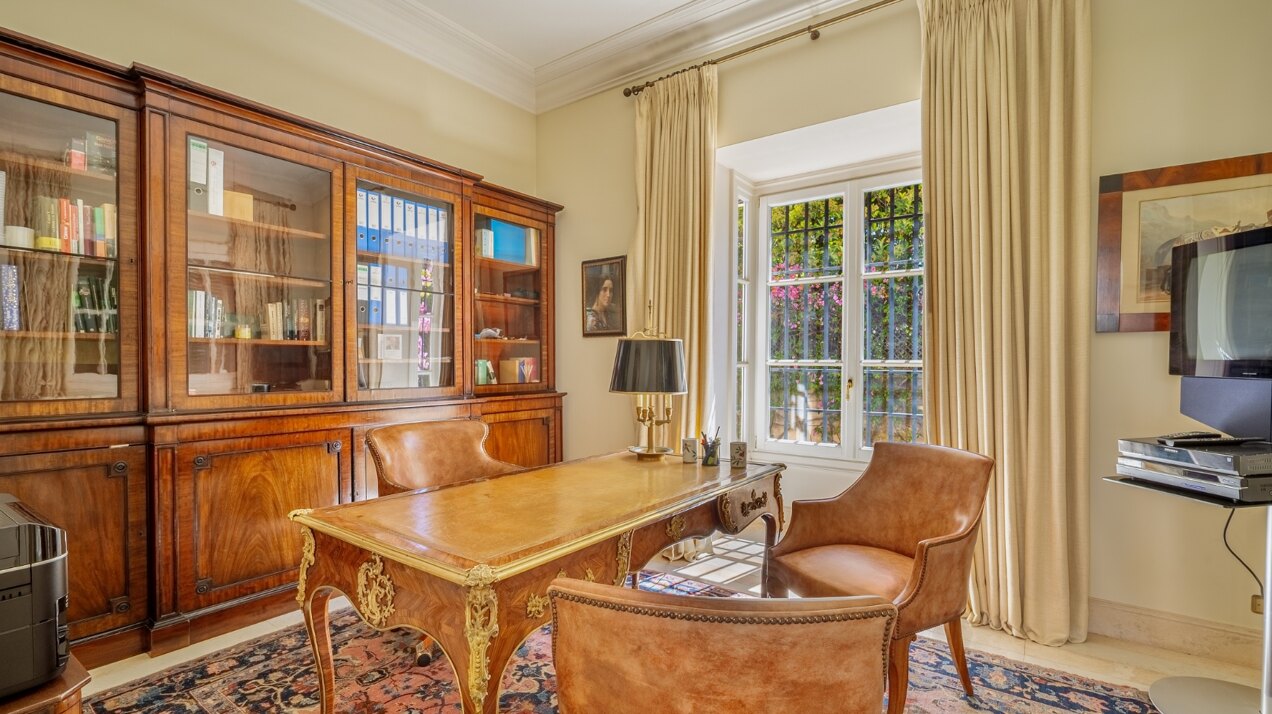 The home of your dreams in prime beachfront location