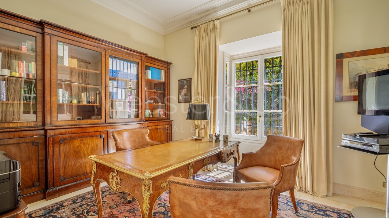 The home of your dreams in prime beachfront location