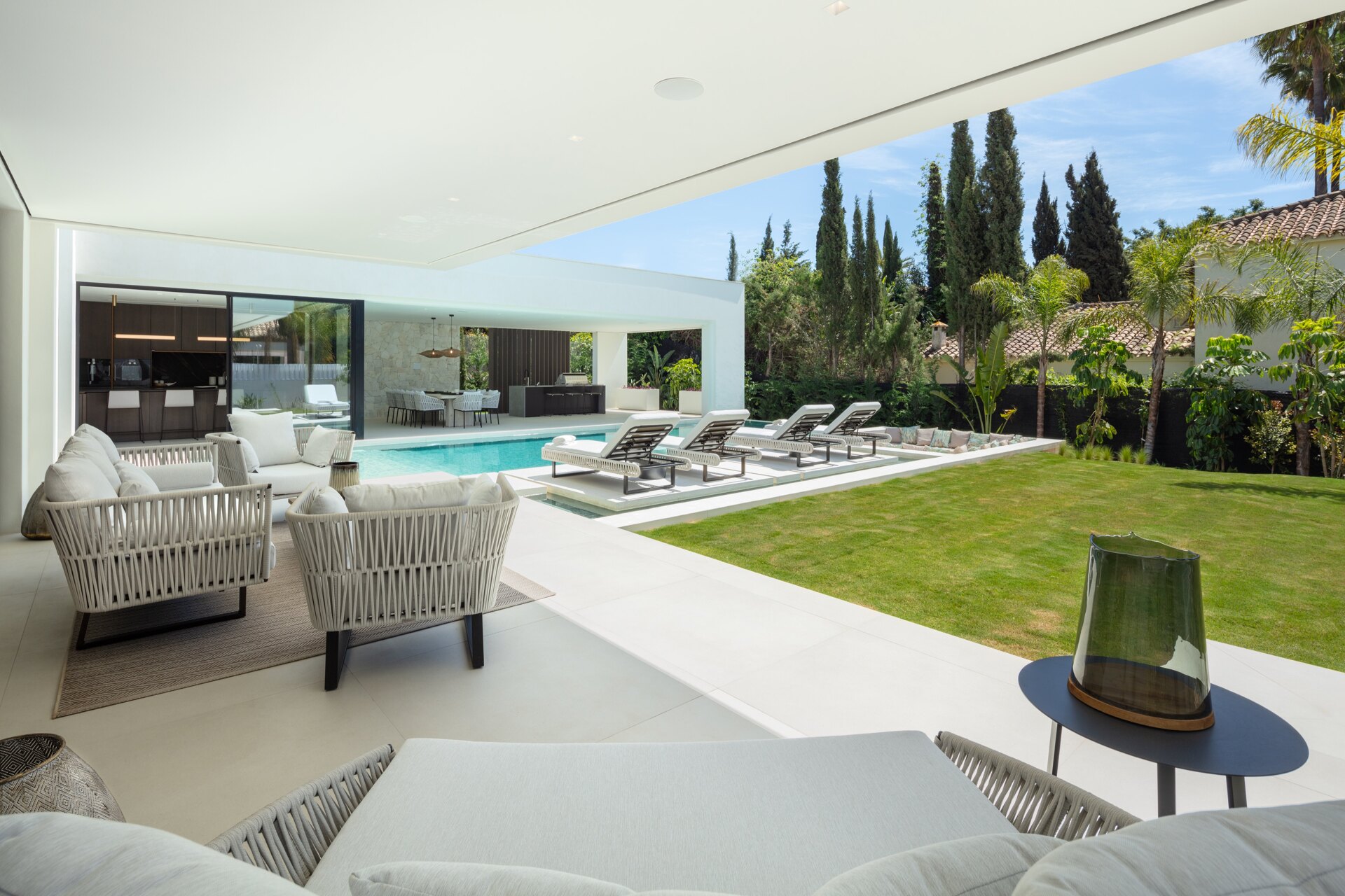 Blend of striking design with exceptional comfort