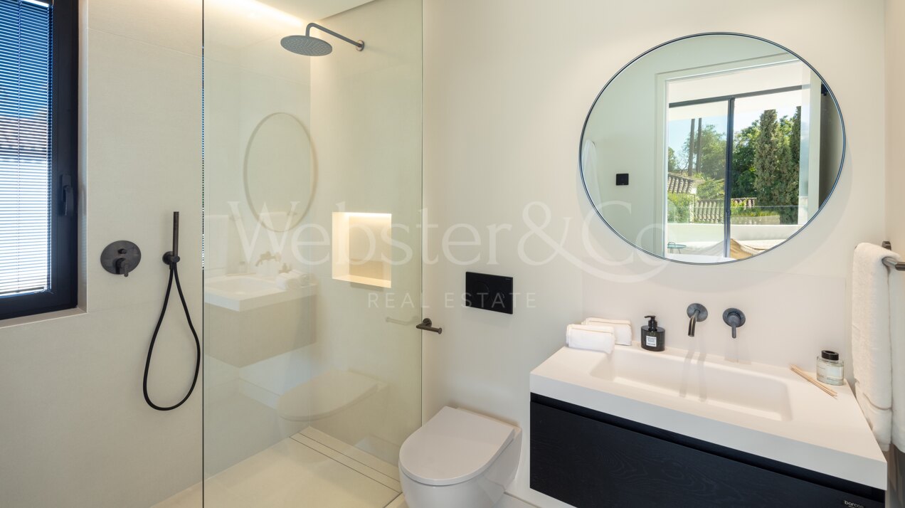 Blend of striking design with exceptional comfort