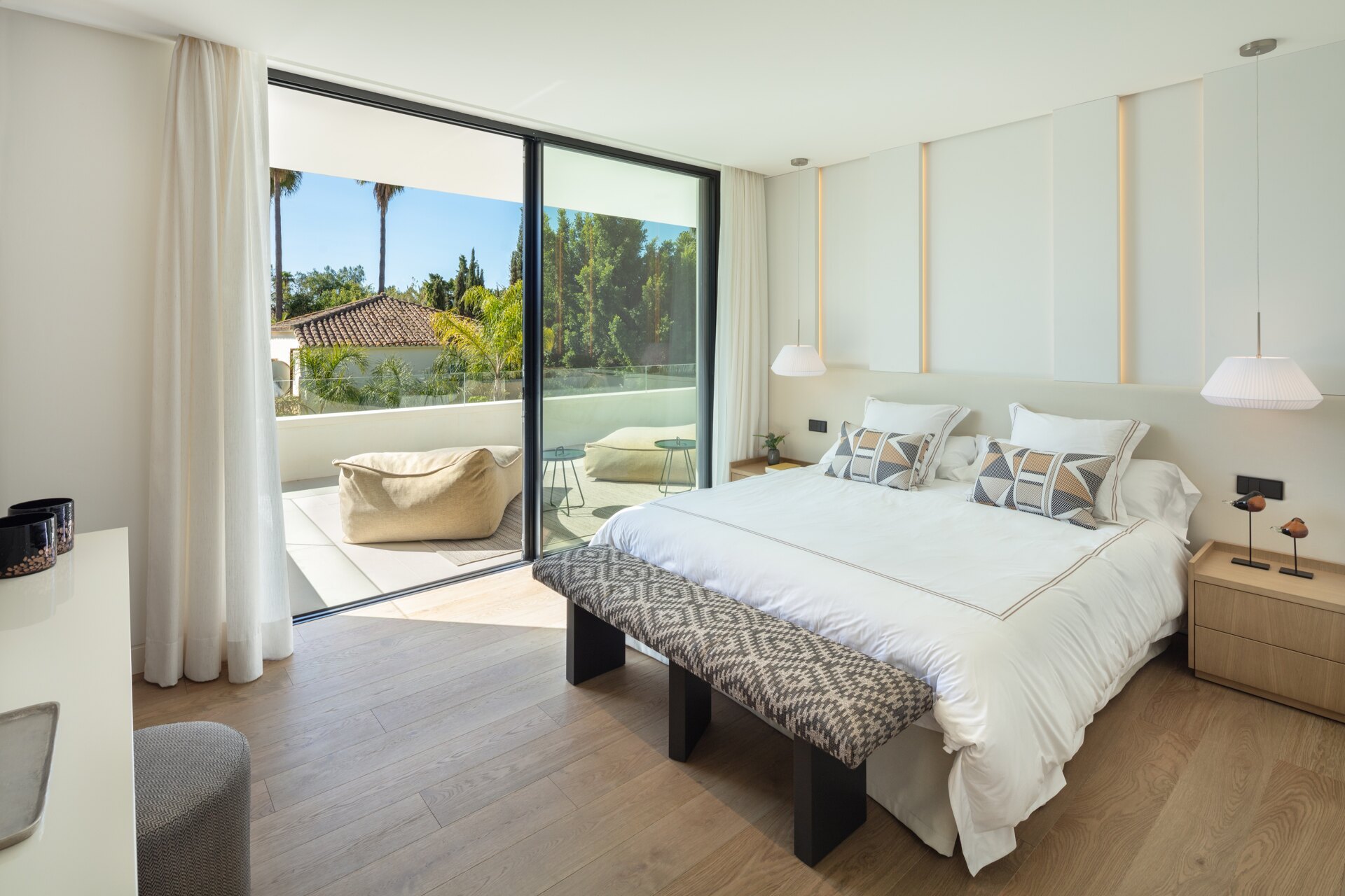 Blend of striking design with exceptional comfort