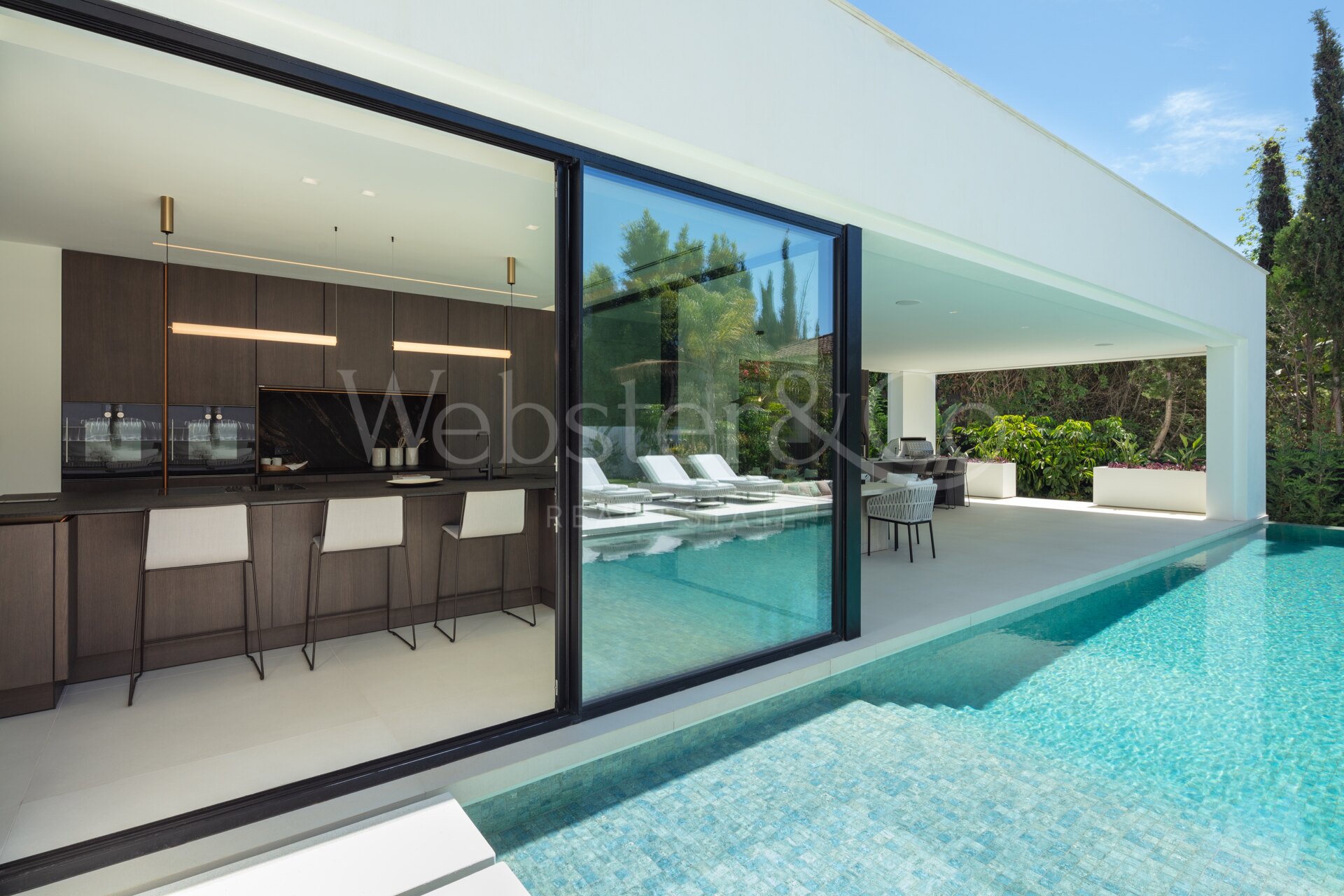 Blend of striking design with exceptional comfort