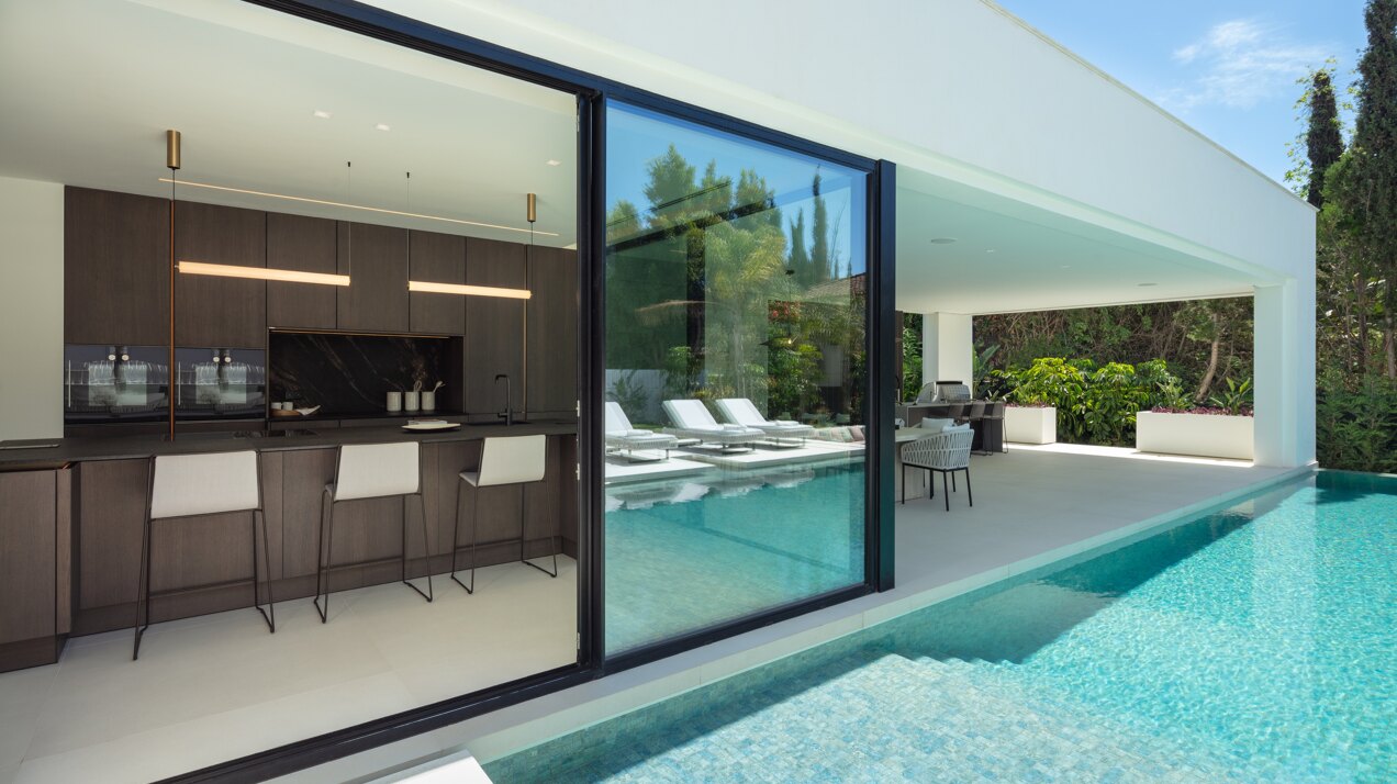 Blend of striking design with exceptional comfort