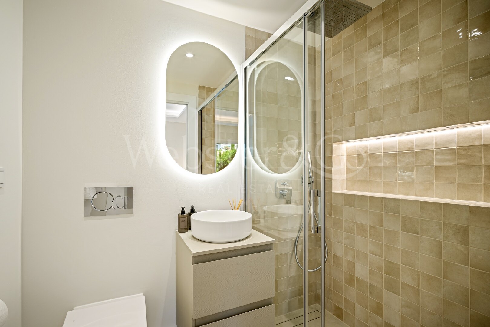 Fantastic townhouse boasts sweeping golf views