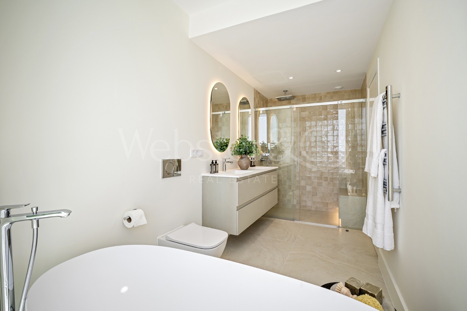 Fantastic townhouse boasts sweeping golf views