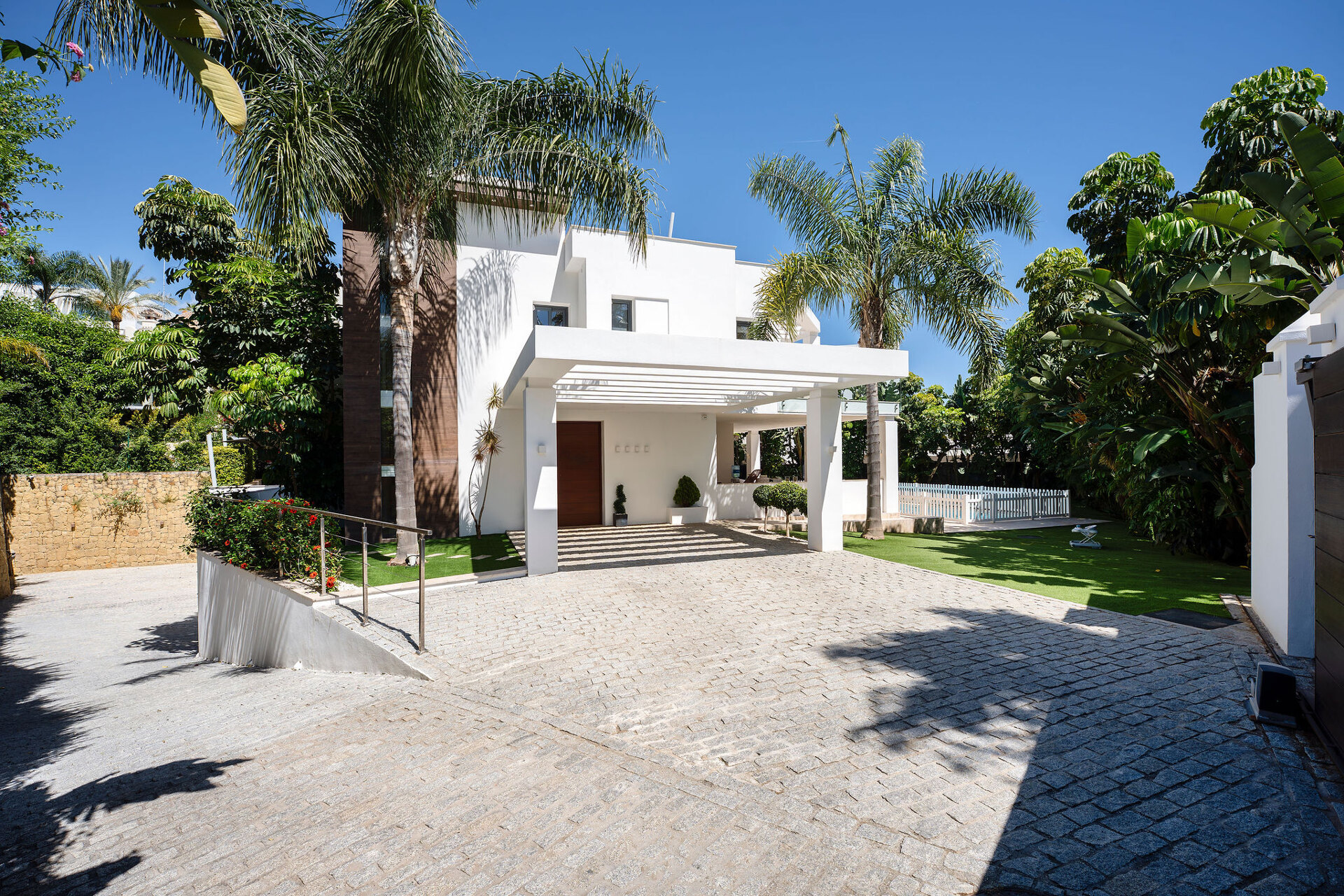Striking villa in Benahavis offers incredible views