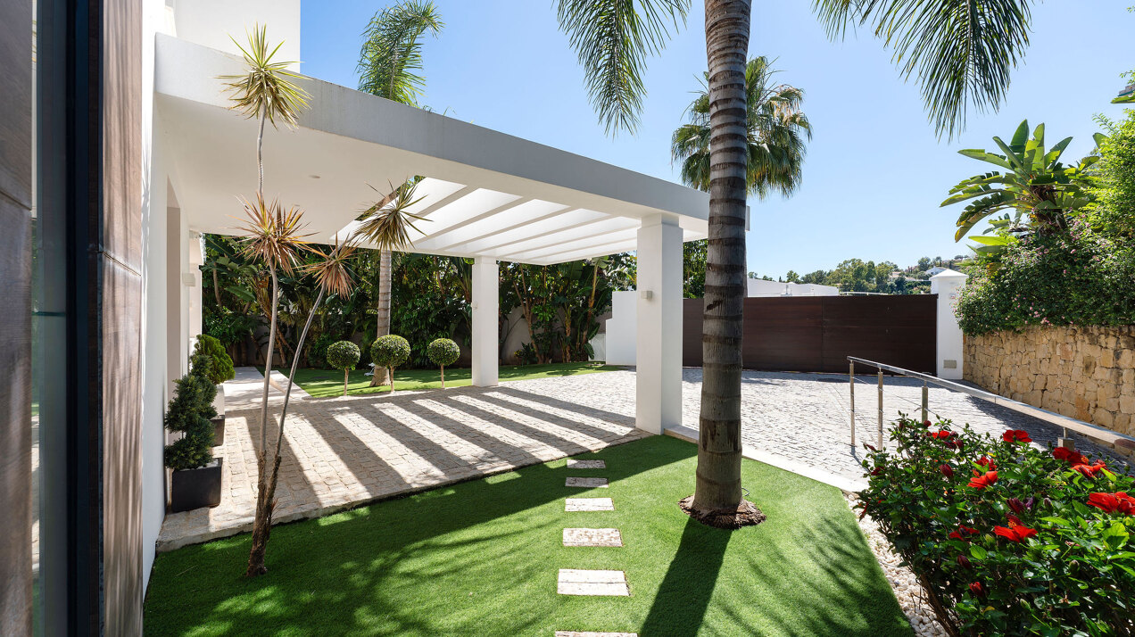 Striking villa in Benahavis offers incredible views