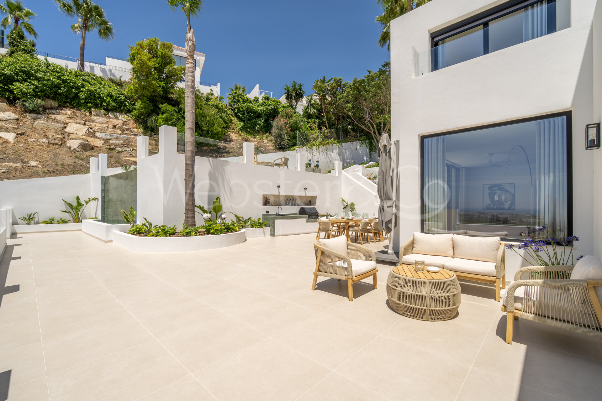 Hogar mediterráneo de ensueño lleno de luz