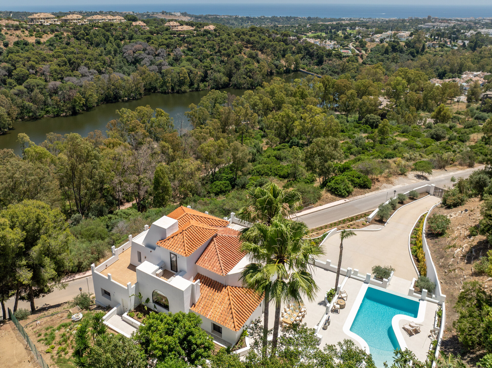 Hogar mediterráneo de ensueño lleno de luz