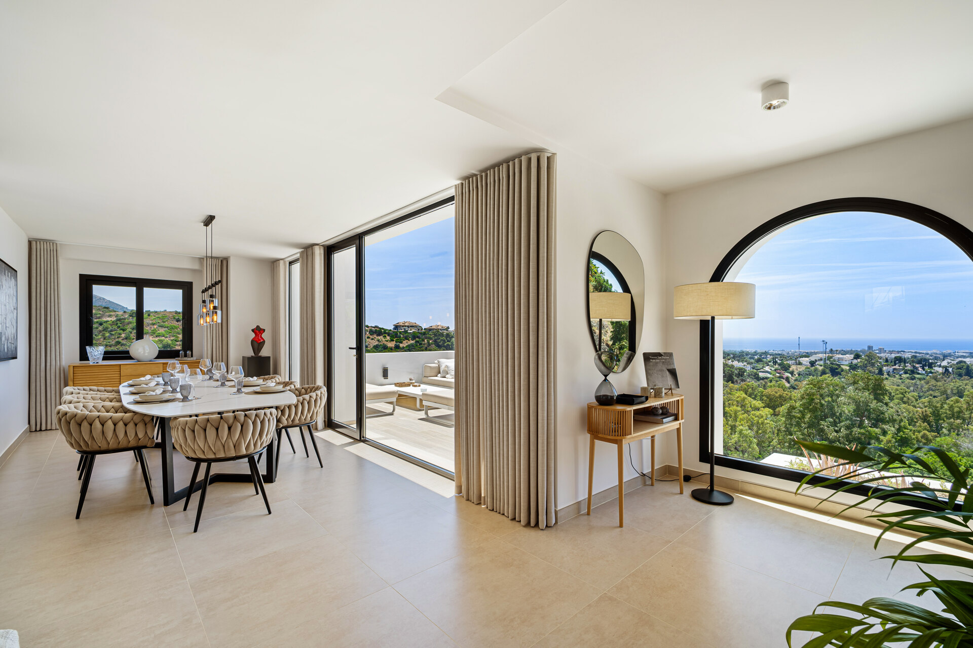 Hogar mediterráneo de ensueño lleno de luz