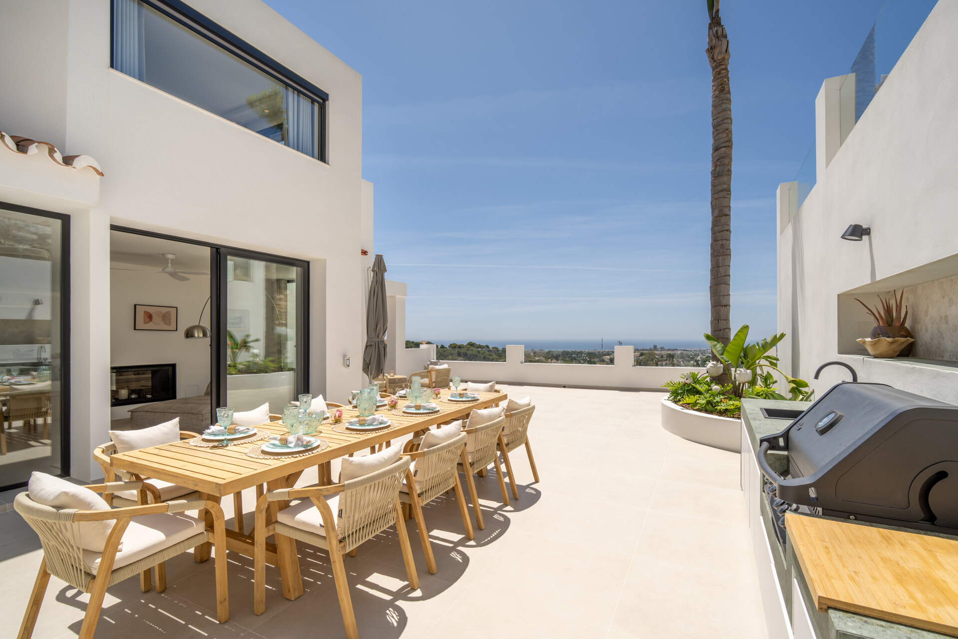 Hogar mediterráneo de ensueño lleno de luz