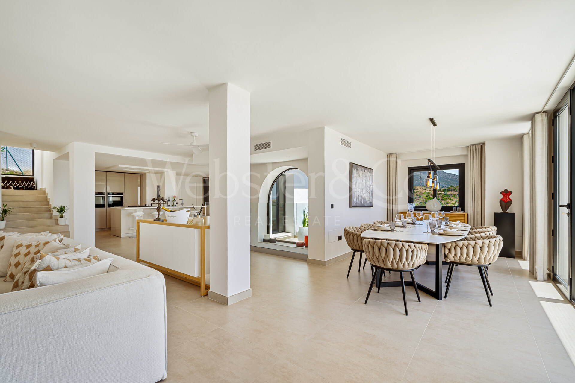 Hogar mediterráneo de ensueño lleno de luz