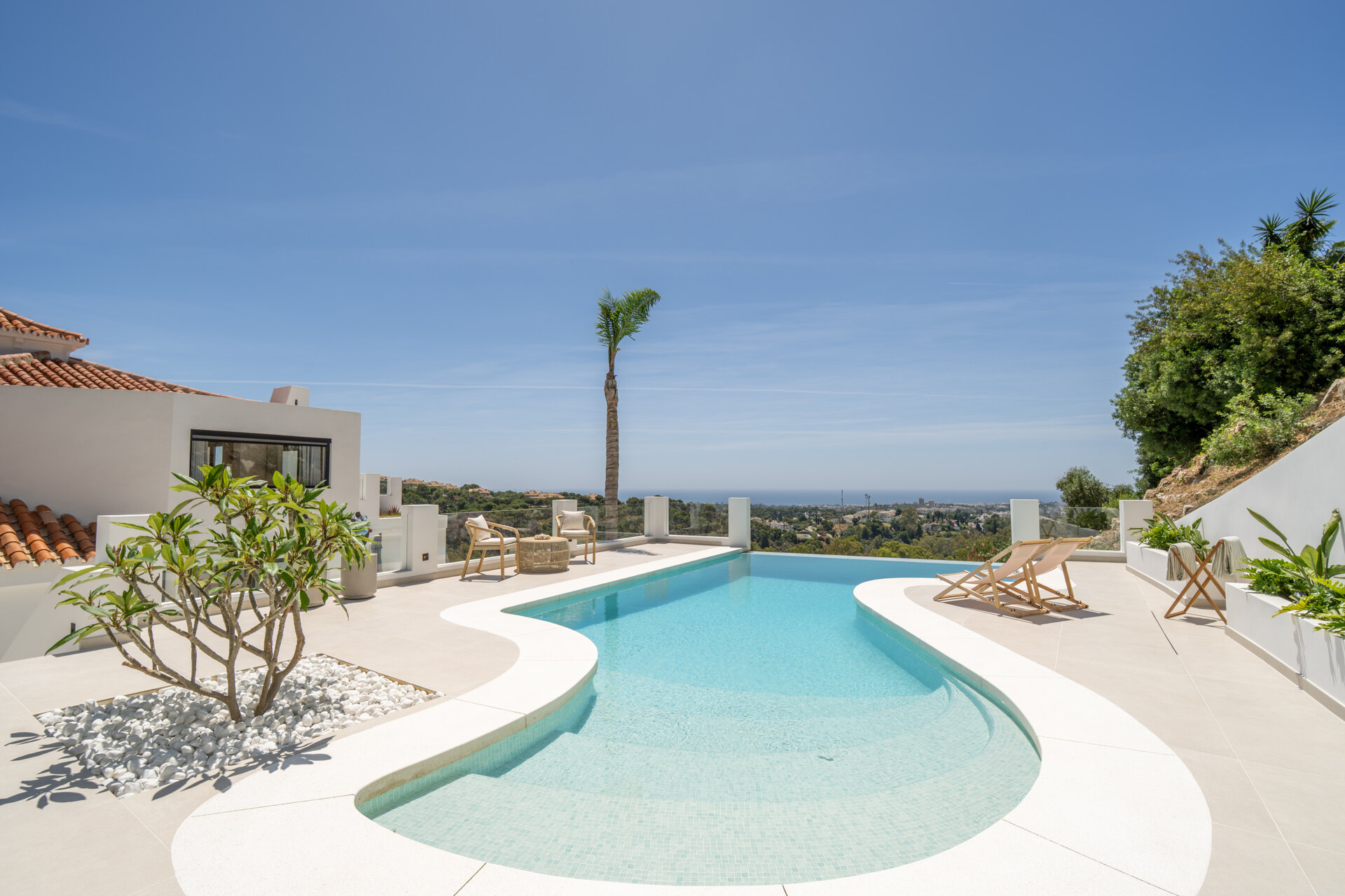 Hogar mediterráneo de ensueño lleno de luz